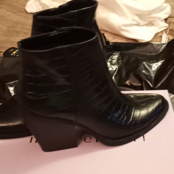 Steve Madden Brand New Boots - Picture 4 of 4